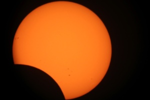 You are currently viewing Eclipse parcial do Sol ocorre neste sábado; apenas ponto no extremo sul do Brasil verá trecho do fenômeno