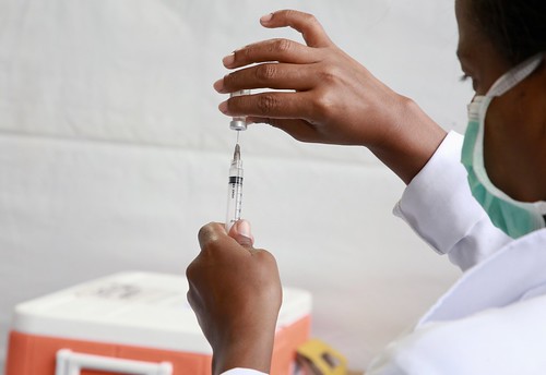 Campanhas de vacinação contra Influenza, Sarampo e 2ª dose de reforço para covid-19 em idosos começam a partir desta terça-feira (05) em SJE