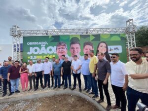 Read more about the article João Azevêdo dá start em campanha para reeleição depois de passar por Ouro Velho