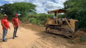 Read more about the article Prefeitura de SJE inicia serviço de recuperação das estradas rurais