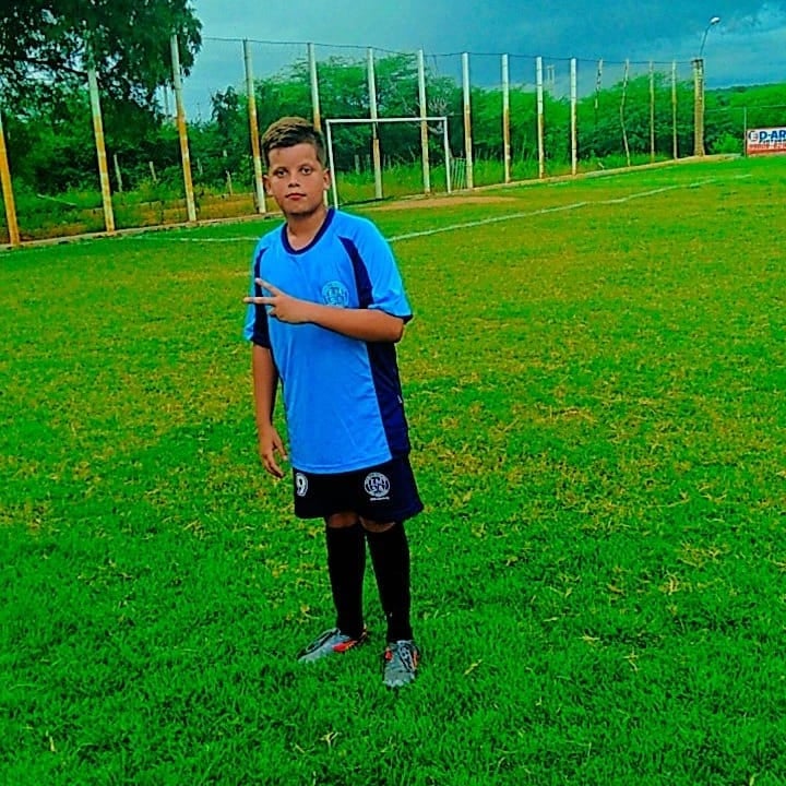 You are currently viewing Garoto Brejinhense de apenas 13 anos, vira sensação dos jogos escolares regionais com cobrança de falta perfeita