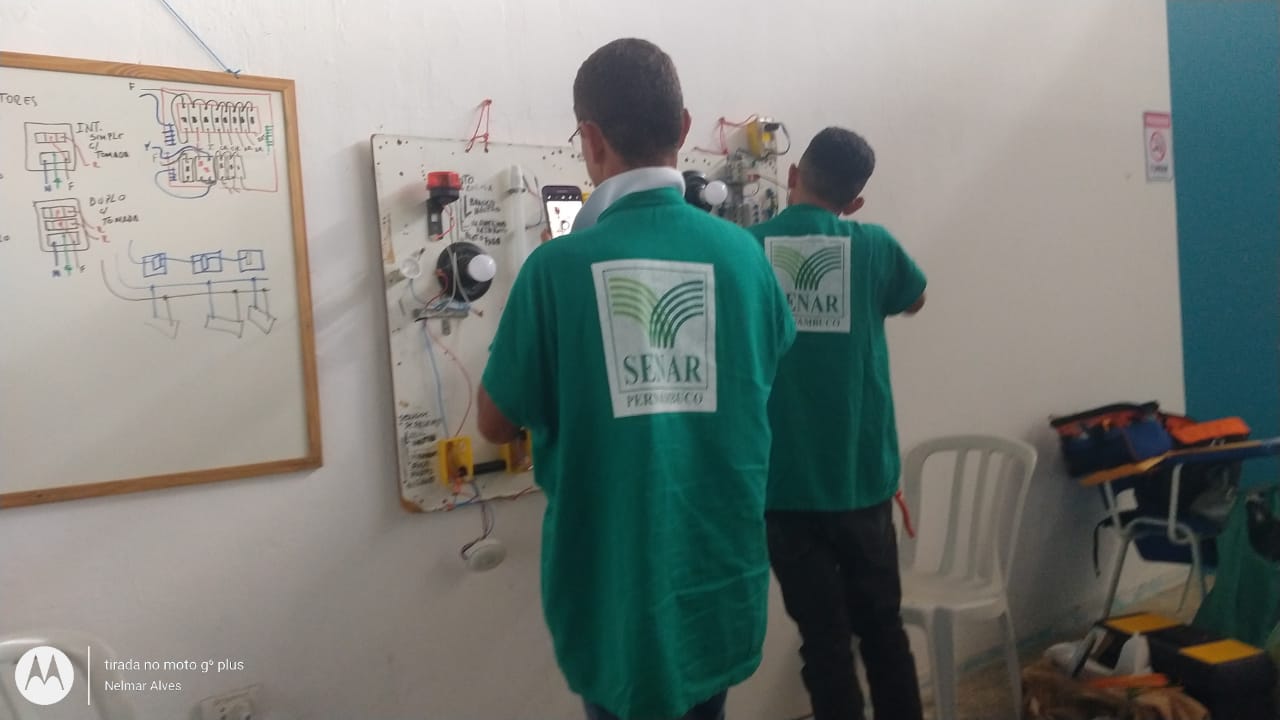 Prefeitura e SENAR realizam curso de eletricista em SJE