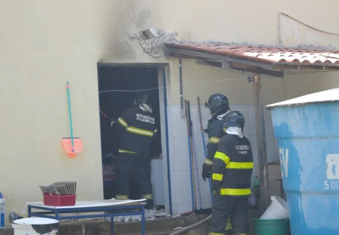 Principio de incêndio em Escola de Serra Talhada causou pânico em alunos e funcionários