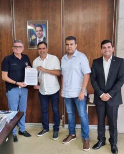 Read more about the article Prefeito de Brejinho consegue autorização do Estado para pavimentar estrada que dá acesso a Vila de Fátima