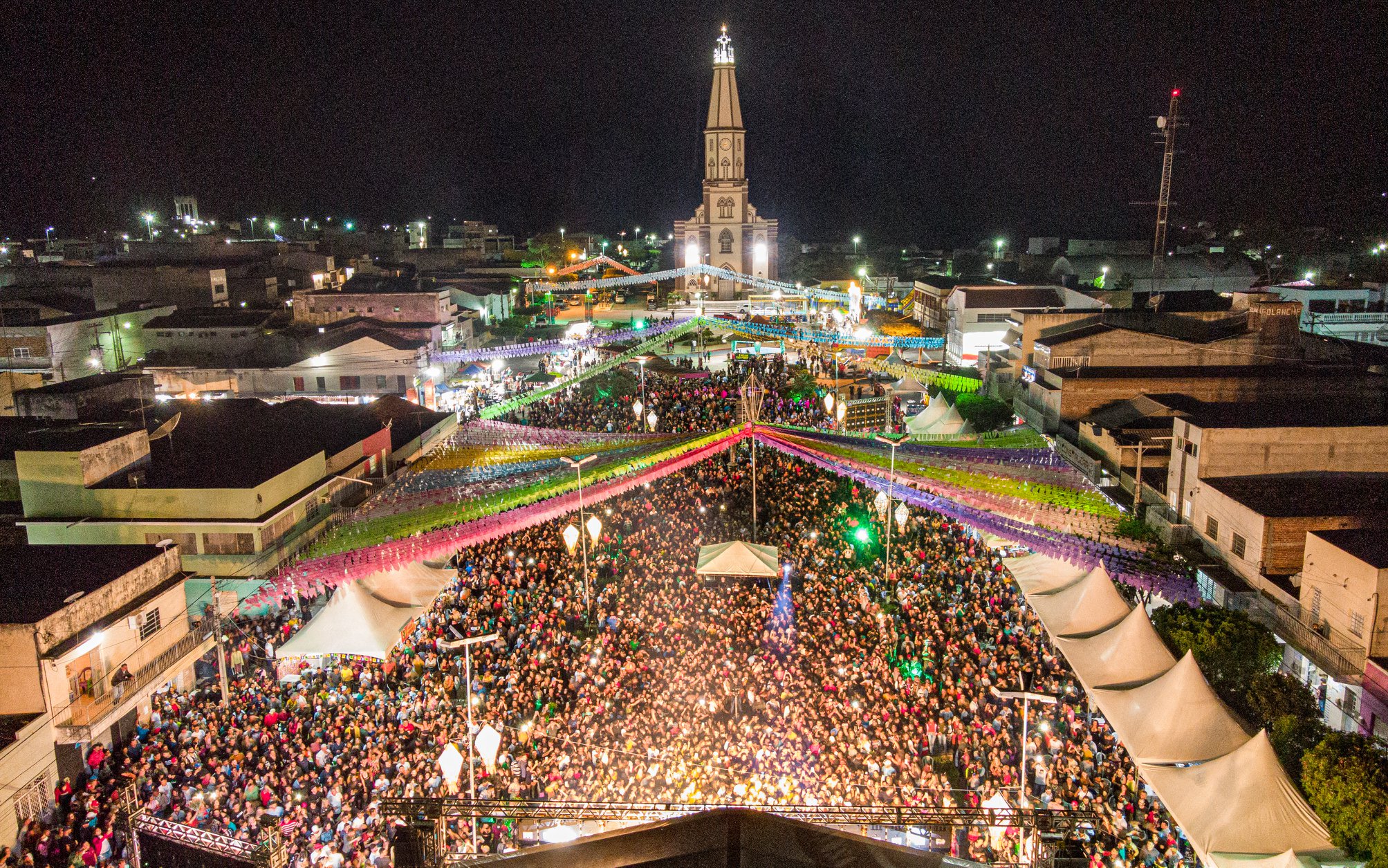 Abertura do São Pedro de Itapetim levou multidão à praça central