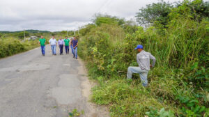 Read more about the article Roço da PE-263 entre o Ambó e o Distrito de São Vicente está sendo feito pela Prefeitura de Itapetim