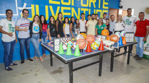 Read more about the article Prefeitura de Itapetim entrega material esportivo para escolas da rede municipal