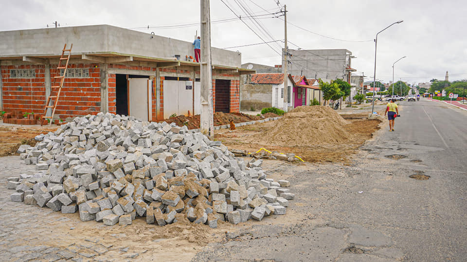 Prefeitura de Itapetim realiza obras de pavimentação no conjunto habitacional Miguel Arraes de Alencar