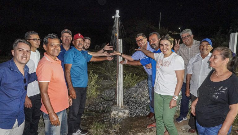 Read more about the article Prefeitura de Itapetim entregou mais um sistema de abastecimento de água na zona rural