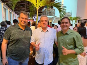 Read more about the article Prefeito e lideranças do Pajeú participaram de evento com Danilo Cabral nessa segunda (15)