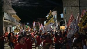 Read more about the article Paulo Jucá fez caminhada e arrastão por ruas do Centro de SJE nessa sexta (02)