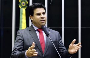 Read more about the article Carlos Veras é o único deputado federal de Pernambuco a representar a Câmara dos Deputados na COP 27