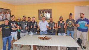 Read more about the article Prefeito Adelmo Moura se reuniu com Moto Club Coyotes do Sertão e definiu apoio ao 8º Itapetim Moto Fest