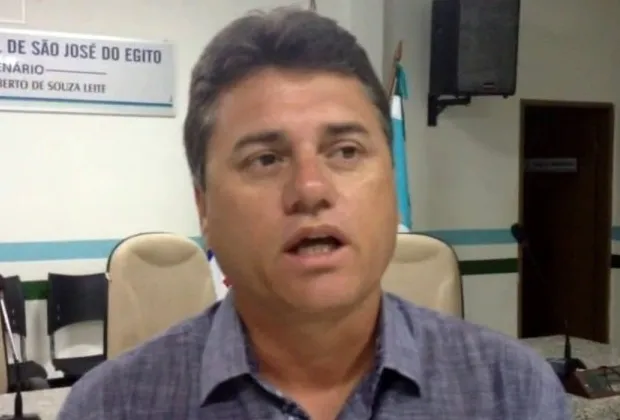 You are currently viewing Vereador Albérico Tiago se pronuncia sobre confusão com servidor da Prefeitura