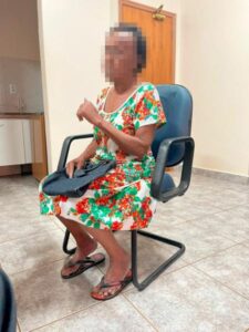 Read more about the article Idosa mantida como empregada por 27 anos sem salário passa bem e aceitou tratamento psicológico, diz auditora fiscal