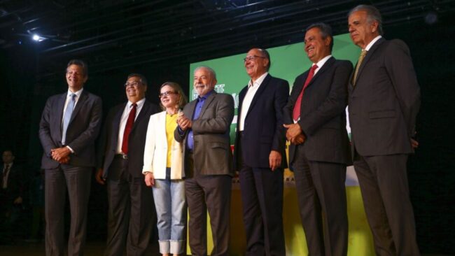 You are currently viewing Lula anuncia Haddad, Rui Costa, José Múcio, Dino e Mauro Vieira como ministros do futuro governo