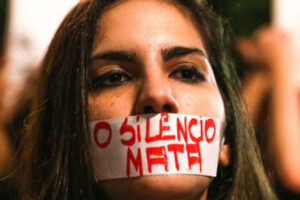 Read more about the article Feminicídios batem recorde no 1º semestre de 2022 no Brasil quando repasse ao combate à violência contra a mulher foi o mais baixo