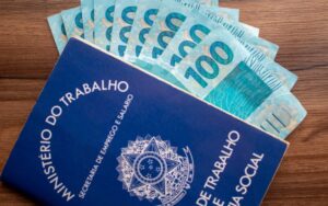 Read more about the article Salário mínimo fica em R$ 1.302 pelo menos até maio