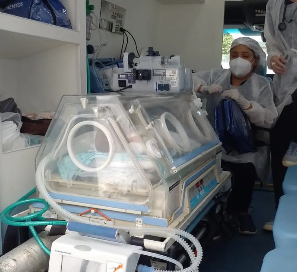 You are currently viewing Bebê com doença rara no coração viaja em UTI aérea do Recife para São Paulo para fazer cirurgias