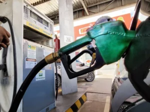Read more about the article Isenção da gasolina dura até fevereiro; decisão definitiva depende de política de preços da Petrobras