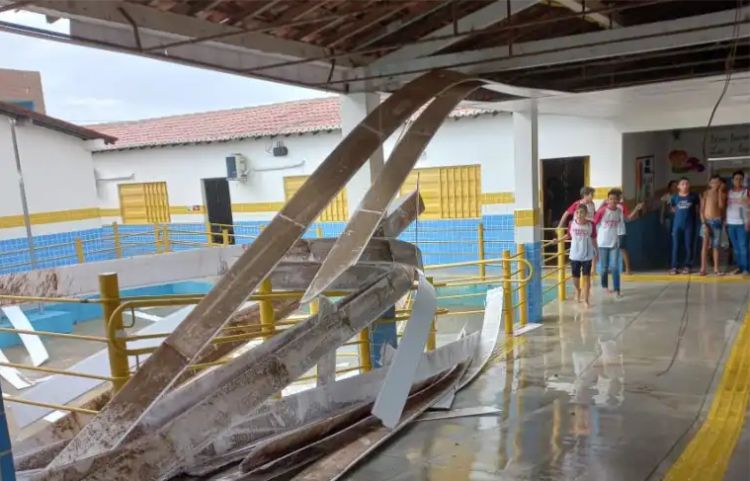 Read more about the article Chuva com fortes ventos causou estragos e assustou São José do Egito nessa sexta (17)