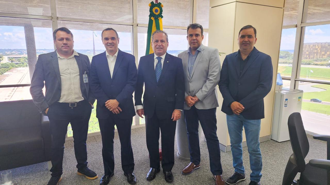 Read more about the article Prefeitos de Brejinho e São José do Egito pediram apoio do Governo Federal para instalação de companhia independente da PM
