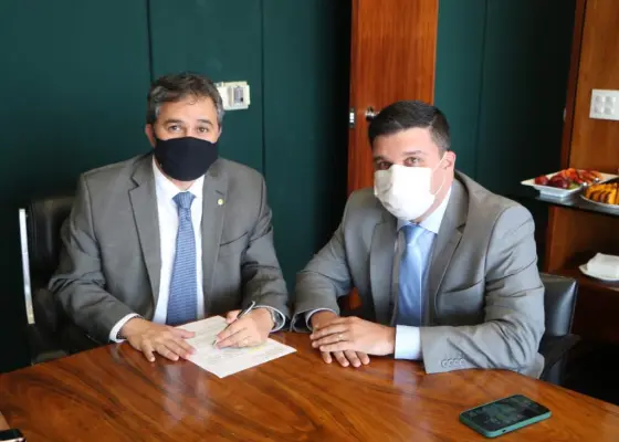 You are currently viewing Augusto Valadares apresenta demandas de Ouro Velho e SJE ao senador Efrain Filho
