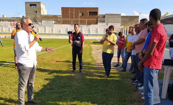 Read more about the article Presidente da FPF participou da abertura da Copa Sertão em São José do Egito