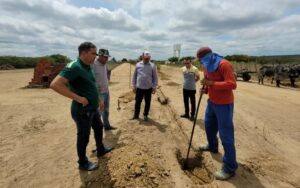 Read more about the article Prefeito Gilson Bento vistoriou obras de ampliação e construção de cemitério no município