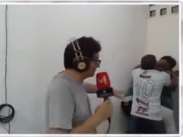 You are currently viewing Torcedor e comentarista trocam socos em cabine de rádio durante a final do Paraibano