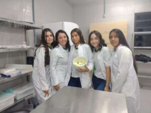 Read more about the article Alunas do Campus do IFPE de Afogados fizeram sorvete de capim-santo com hortelã