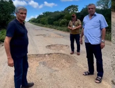 You are currently viewing Diretor do DER promete resolver buraqueira em rodovias da região