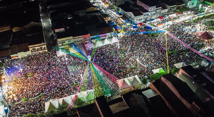 You are currently viewing 1ª noite do São Pedro de Itapetim teve multidão em praça pública