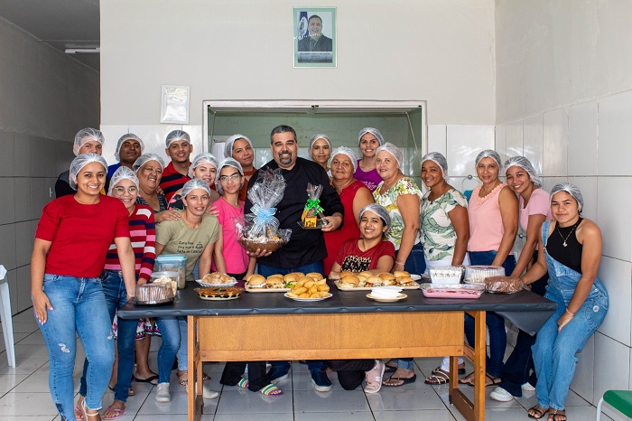 Read more about the article Prefeitura de Brejinho realizou cursos de hambúrguer gourmet e preparo de pizza