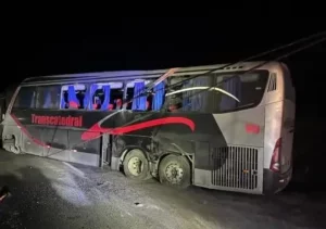 Read more about the article Acidente com ônibus da Transcatedral que vinha para Afogados deixou 20 feridos 
