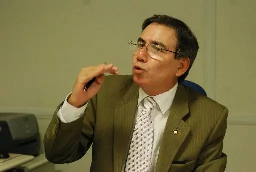Read more about the article Juiz de direito aposentado Adeildo Nunes faz palestra e lança livro em SJE
