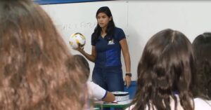 Read more about the article Árbitra paraibana que abitou final do futsal egipciense 2022, foi destaque nacional na TV Globo