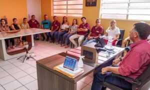 Read more about the article Prefeito de Itapetim reuniu equipe, pede empenho pra sair da crise e avalia serviços
