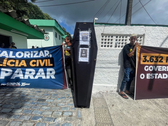 Read more about the article Paralisação de 24 horas da Polícia Civil atinge liberação de corpos no IML e audiências de custódia, diz Sinpol