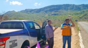 Read more about the article DER-PB realiza topografia de estrada alternativa na Serra de Teixeira