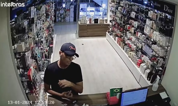 You are currently viewing Assaltante “educado” rouba loja em shopping do Recife num dia e foi preso no outro