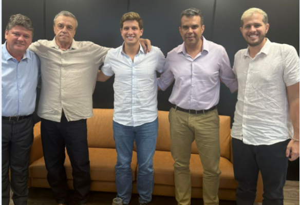 Read more about the article Evandro Valadares e Paulo Jucá se encontraram com João Campos