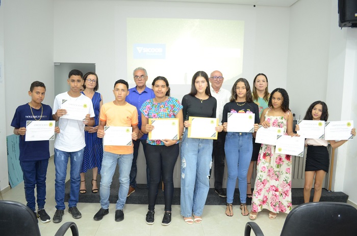 Read more about the article Concurso Cooperando em Poesia premiou alunos da rede municipal de ensino