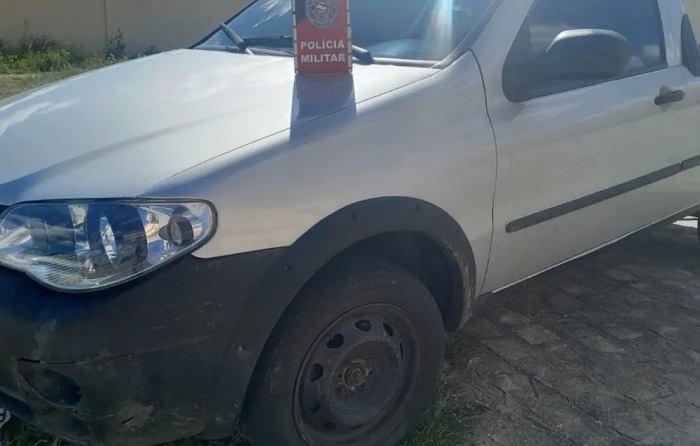 Read more about the article Polícia Militar recupera carro que foi roubado em Pernambuco, na cidade de Matureia