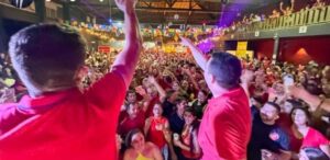 Read more about the article Arraiá do PSB de São José do Egito reúne multidão em ato de filiação