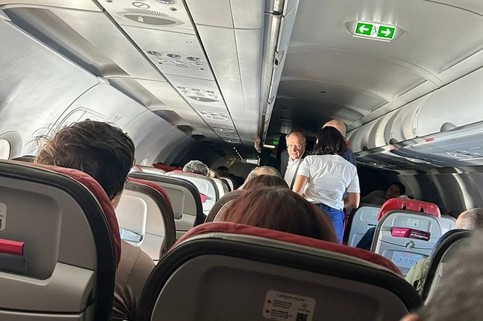 You are currently viewing Vice-presidente ajudou a socorrer passageira de avião que passou mal durante voo