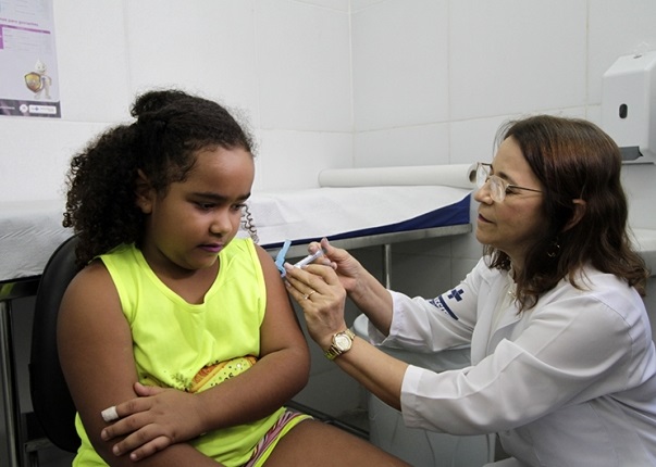 Read more about the article Brasil melhora vacinação de crianças e sai de lista de países com crianças menos imunizadas