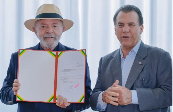Read more about the article Lula assina decreto e salário mínimo será de R$ 1.518
