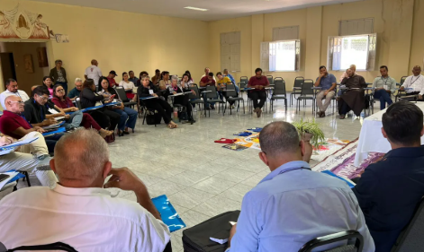 Read more about the article Encontro da Escola de Fé e Política é marcado por debates e pela ausência de prefeitos