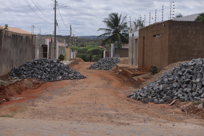 Read more about the article Prefeitura de Tabira autoriza nova pavimentação no Barro Vermelho com investimento de mais de R$ 100 mil